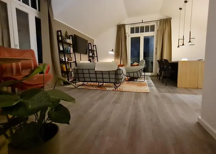Penthouse In Villa Am Wasser + Parken + Wlan + Netflix +Kamin